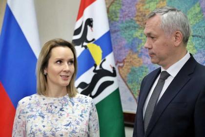 Novosibirsk Region Governor Andrei Travnikov and Russian “ombudsman” Maria Lvova-Belova. Photo source: vn.ru.